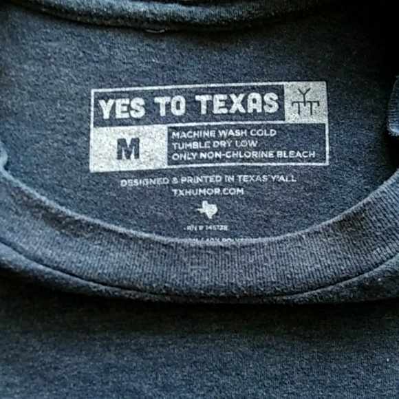 Yes To Texas "Revolver" t-shirt, medium - Picture 3 of 4